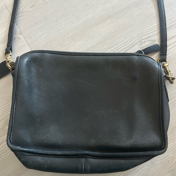 Vintage Black Leather Coach Companion Bag/Crossbody with Zipper - Picture 4 of 8